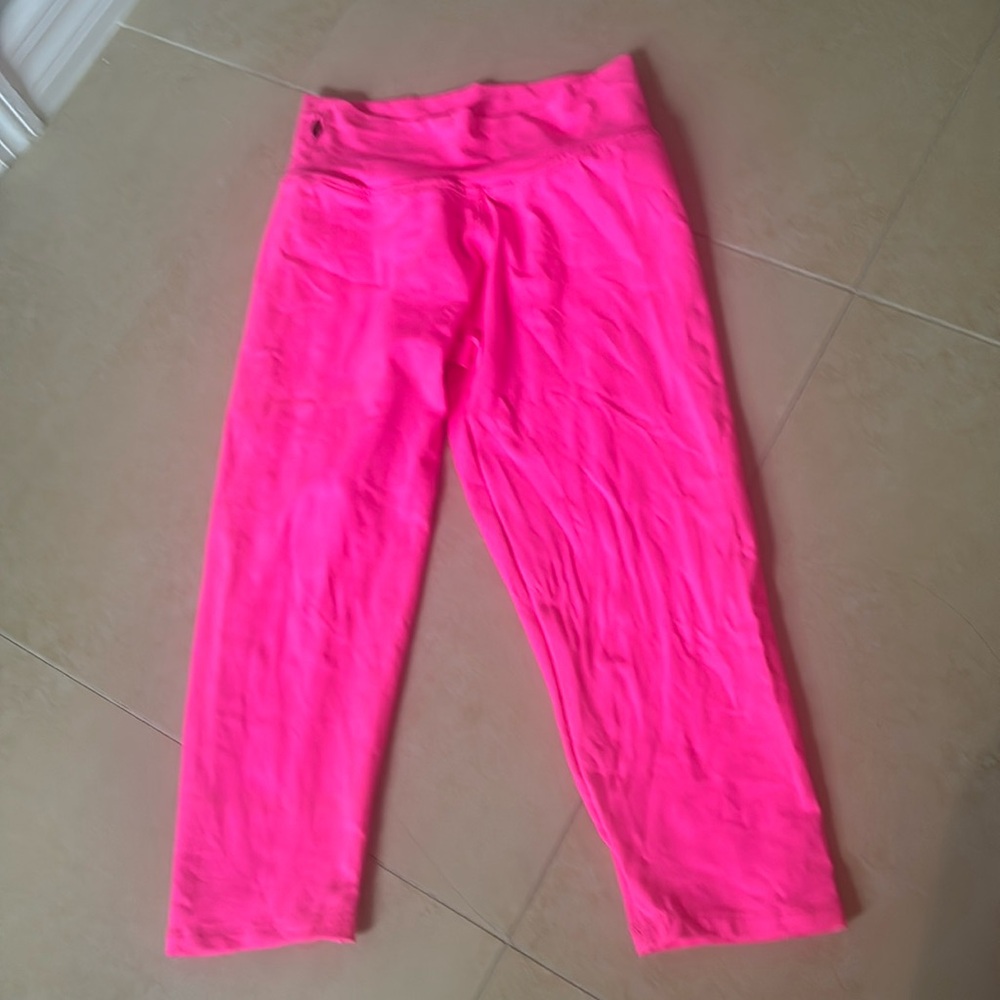 Hot pink knee length leggings size medium